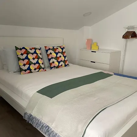 1881 Historical Loft With Garden ליסבון