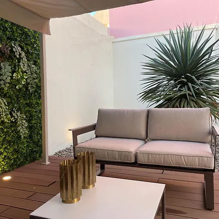 דירה 1881 Historical Loft With Garden