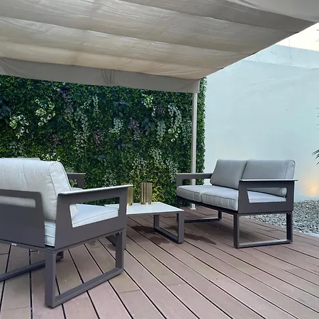 1881 Historical Loft With Garden דירה