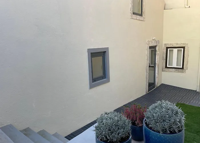 1881 Historical Loft With Garden * リスボン